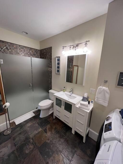 Historic Corner Apartment With Patio & Off Street Parking Portland Exterior foto